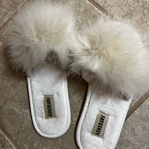 Fuzzy slippers size 7